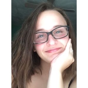 Meet your Posher, Claudia